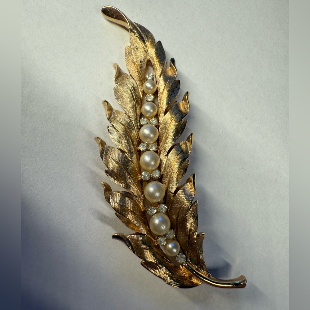 Vintage Crown Trifari Faux Pearl & Crystal Rhinestone Leaf Brooch Pin